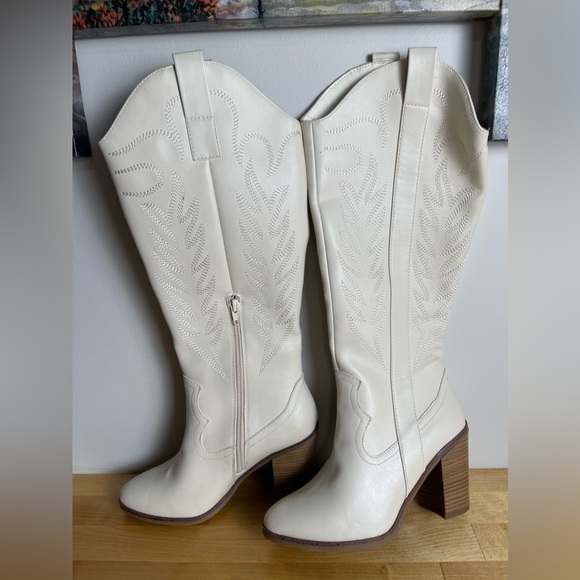 Altar’d State Jewell Heeled Western Boot - Picture 6 of 14